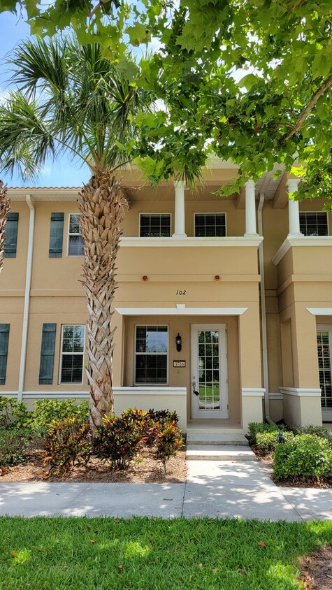 Foto principal - Seasonal/short term 3/2 1/2 townhome at Sa...