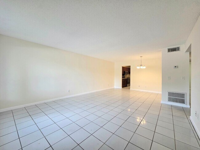 Building Photo - 605 Northlake Blvd