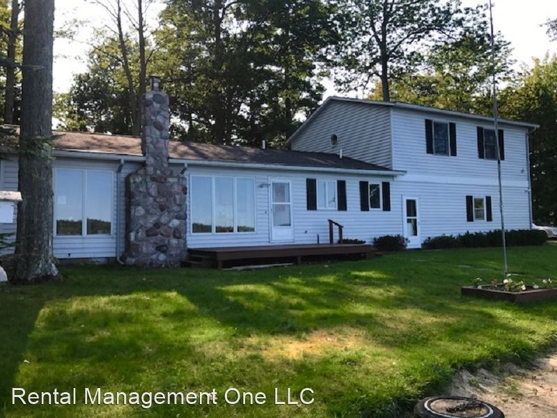 2 br, 1.5 bath House 4865 Lakeview House Rental in Interlochen, MI