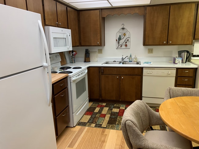 Building Photo - 425 S Parkcrest