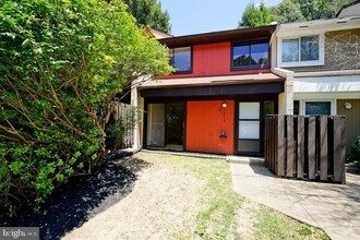 Building Photo - 2215 Coppersmith Square