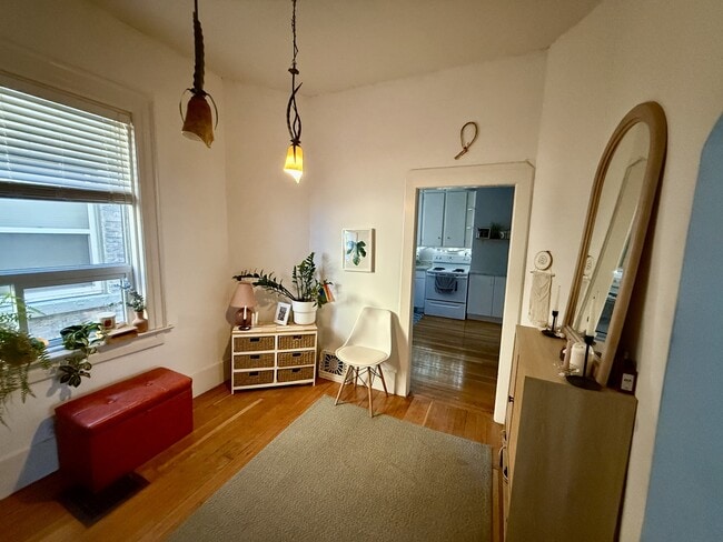 Building Photo - 129 Langside St