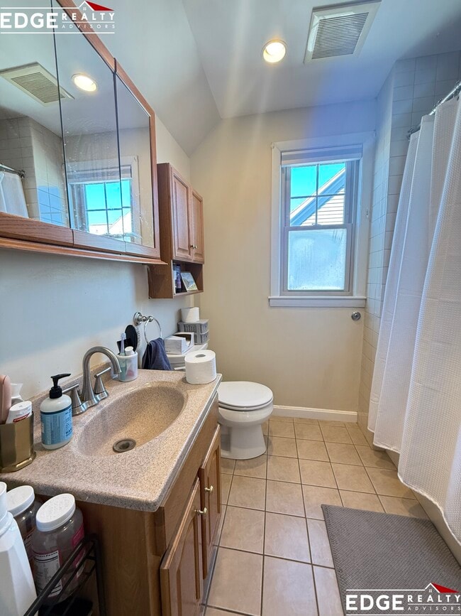 Building Photo - 81 Mapleton St