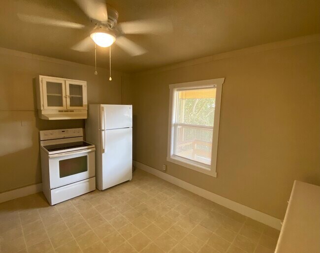 Kitchen - 107 3rd St