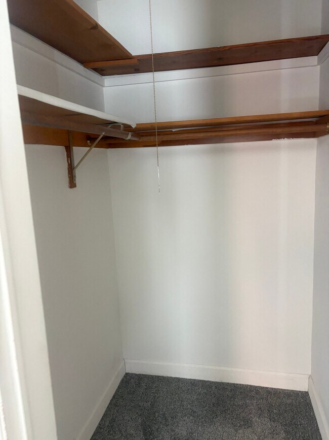 Foto del edificio - 2424 E Webster Pl