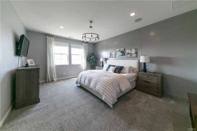 Building Photo - 308 Finch