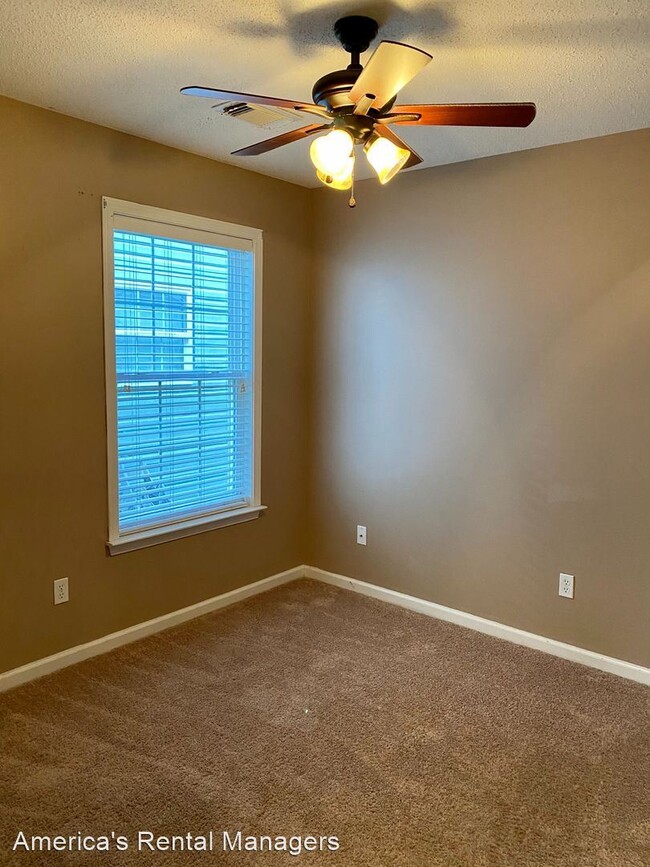 Building Photo - 3 br, 2 bath House - 3626 Crescent Gardens...