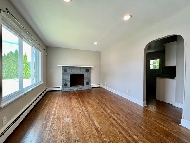 Building Photo - 789 Burnsford Ave