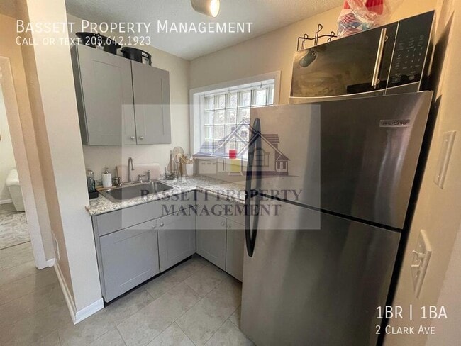 Foto del edificio - 2 Clark Ave