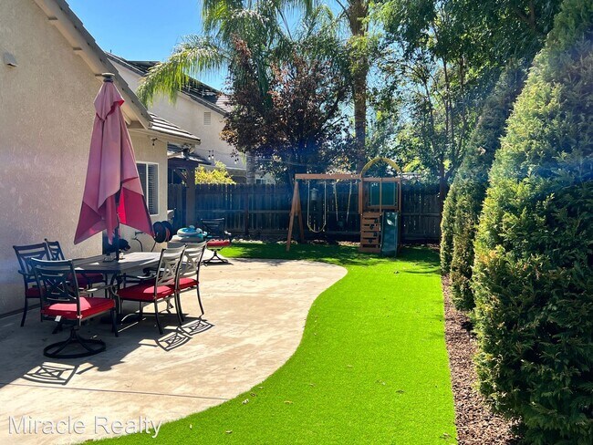 Foto del edificio - 3 br, 2 bath House - 2912 E Ryan Lane