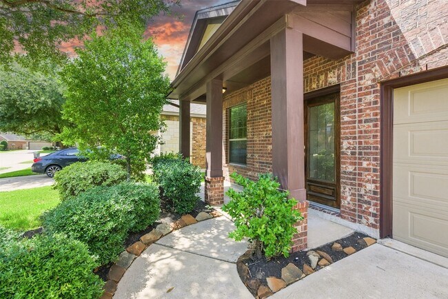 Building Photo - 27154 Harvest Pointe Ln