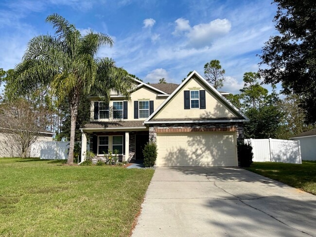 Building Photo - Large home in charming neighborhood