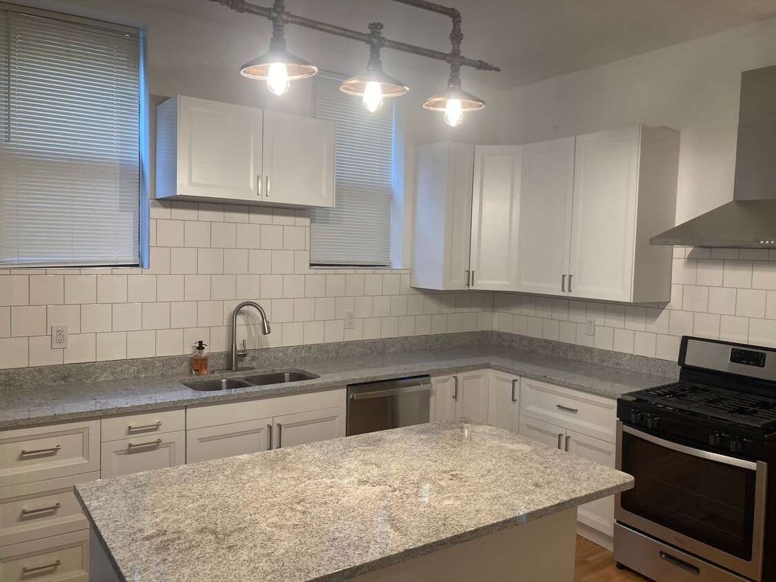 Large Kitchen - 747 N Throop St