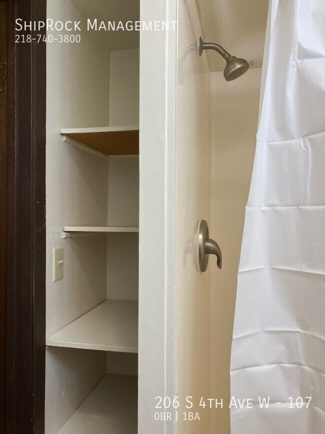 Foto del edificio - 206 S 4th Ave W