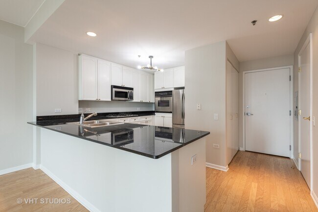 Building Photo - 1515 S Prairie Ave