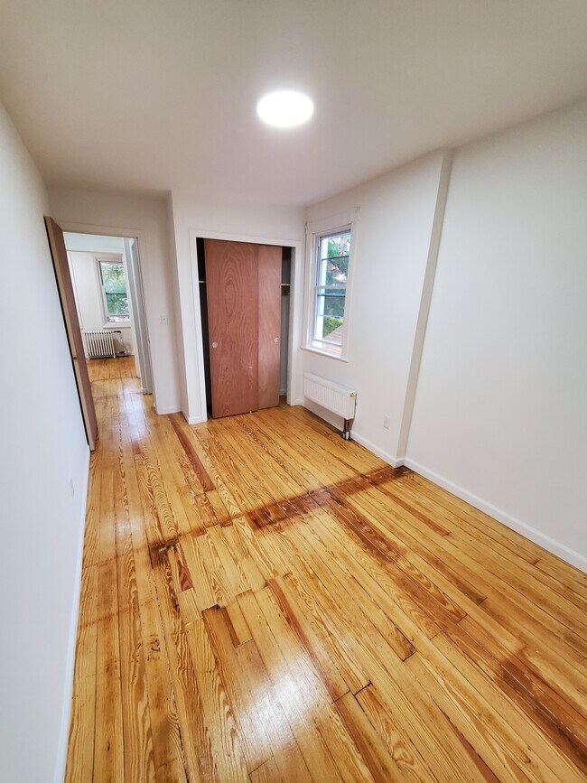 Foto del edificio - 275 Simonson Ave