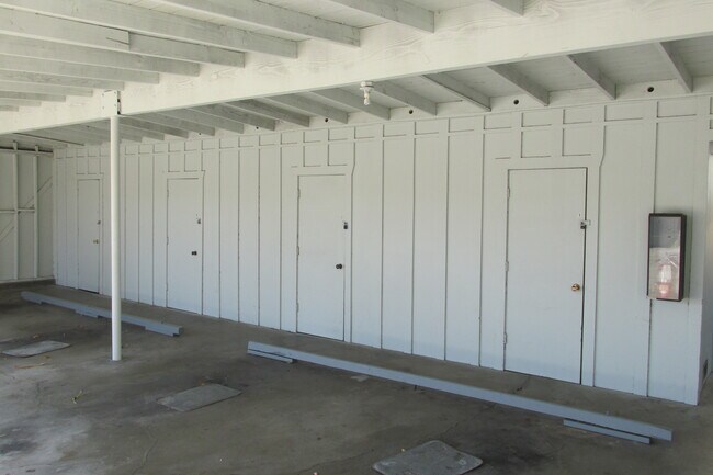 Building Photo - 3311 Los Prados St