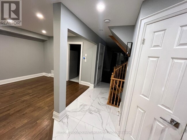 Building Photo - 135 Mowat Crescent
