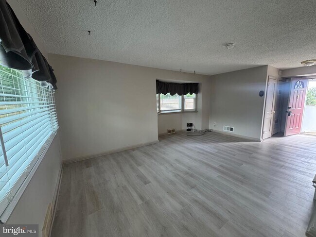 Foto del edificio - 39 N Pennewell Dr
