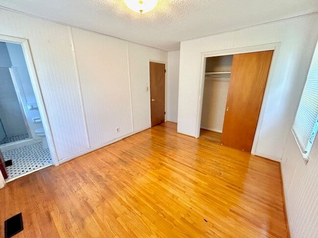 Building Photo - 1709 NW Morningside Dr