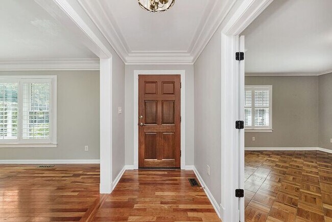 Foto del edificio - Elegant Updated Meridian-Kessler Home on E...