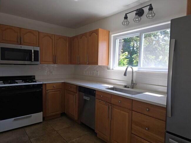 Building Photo - 534 Ardmore Dr