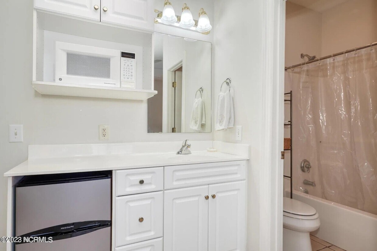 2555 St James Dr SE Unit 304, Saint James, NC 28461 Condo for Rent in Saint James, NC