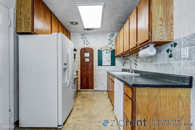 Building Photo - 2 br, 1 bath Duplex - 1681 Rockrose Road, ...