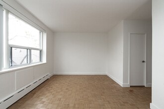 Building Photo - 263 Russell Hill Rd