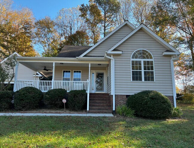 Building Photo - FOR RENT DAVIE CO!
