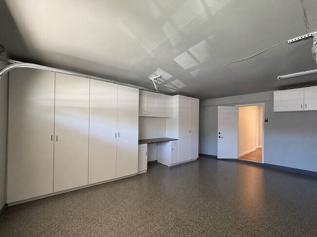 Building Photo - 3165 Weatherby Dr