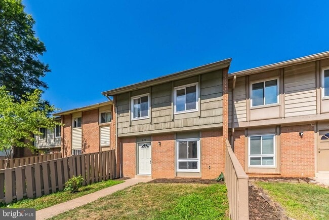 Foto del edificio - 630 Clearwater Ct