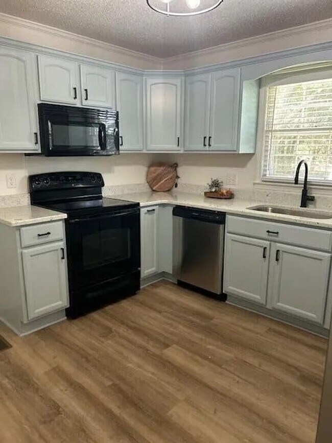 Building Photo - GORGEOUS RENOVATED HOME