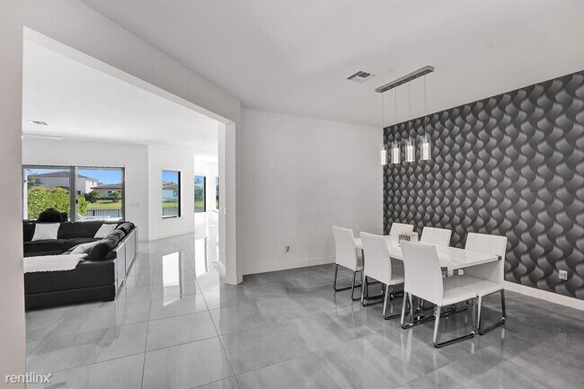 Building Photo - 5 br, 3.5 bath House - 10850 Oceano Way