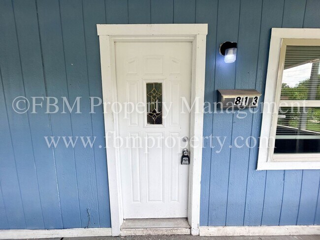 Foto del edificio - 813 E 2nd Ave