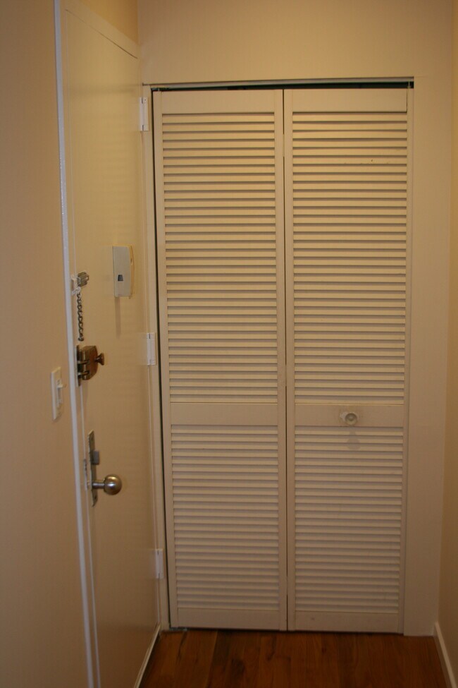 entry door - 522 Gregory Ave