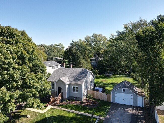 Building Photo - 639 Cumnor Ave