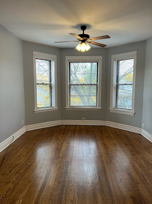 Foto del edificio - 2533 N Springfield Ave