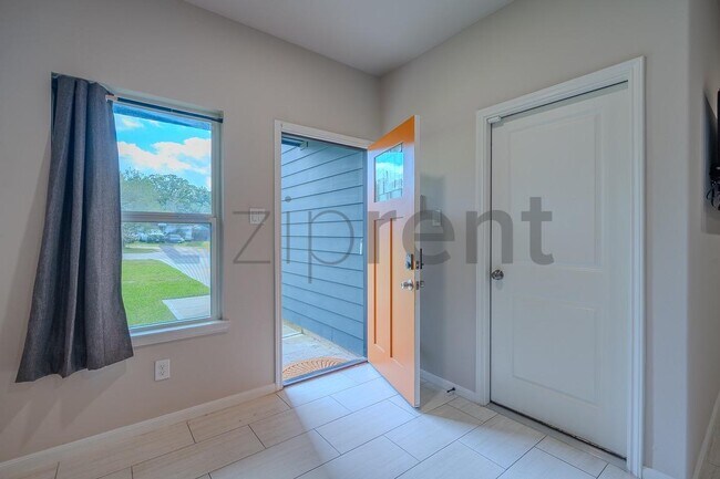 Building Photo - 110 Turner St