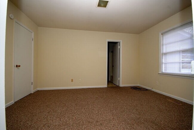 Building Photo - 2803 Warrick Cir