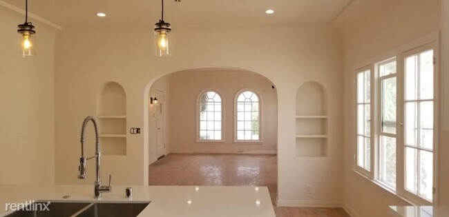 Foto del edificio - 441 1/2 N Genesee Ave