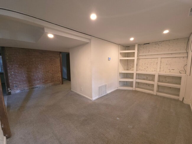 Foto del edificio - 943 Broadway