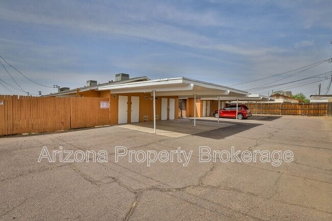 Building Photo - 1702 W Vogel Ave