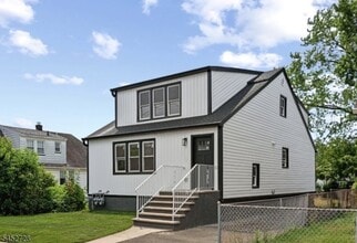Building Photo - 71 Moore Pl