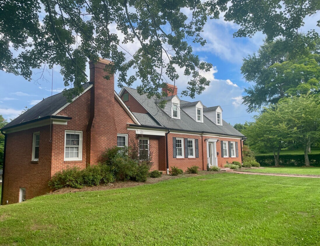 Foto principal - 520 Lenoir St