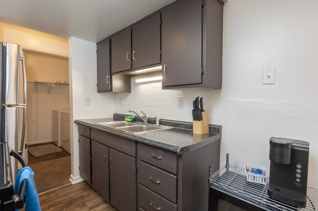 Building Photo - 1142 Case Ct