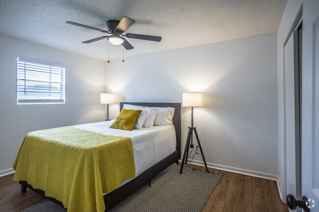 2HAB, 1BA - 1023SF - The Courtyard at Ironworks