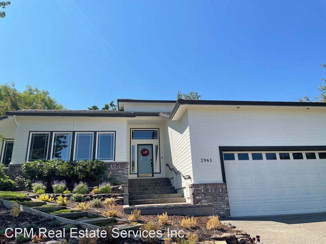 4 br, 2.5 bath House 2961 Amblegreen Drive House Rental in Medford