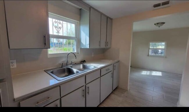 Building Photo - 41786 W Expressway 83