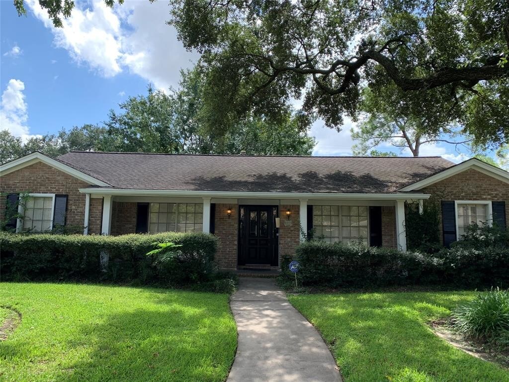 10011 Burgoyne Rd, Houston, TX 77042 House for Rent in Houston, TX